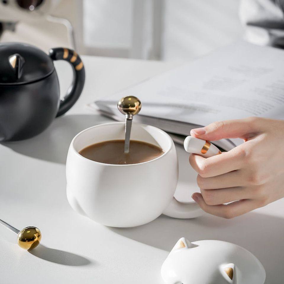 Cốc Sứ Mèo Đen Trắng Dùng Uống Cafe Kèm Nắp Có Quai Đuôi Mèo Tinh Tế Sang Trọng