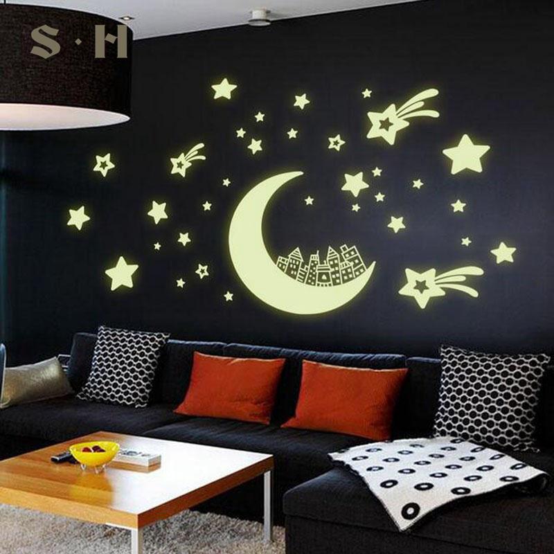 Giấy dán tường dạ quang hình lâu đài vương miện