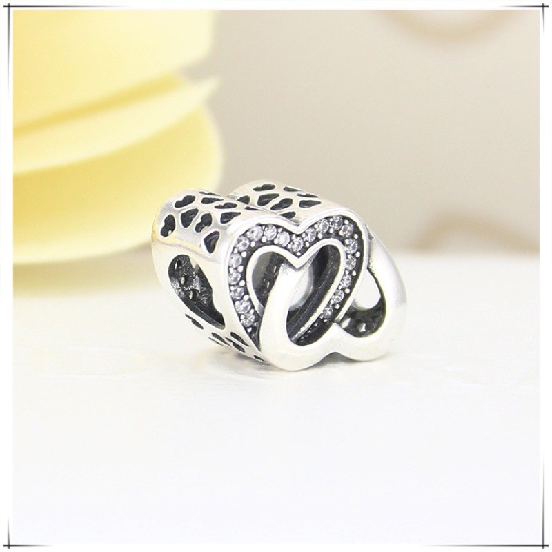 charm pan xỏ ngang 2 trái tim đính đá bạc s925