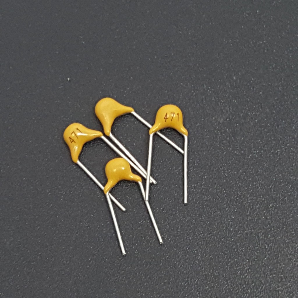 10 chiec Tụ gốm vàng 471