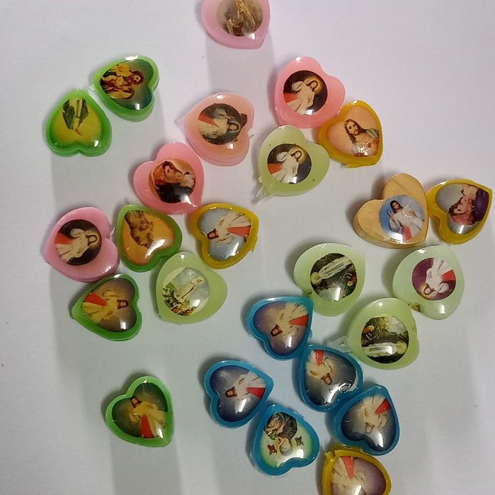 gói 5-10 hạt trái tim nhựa nhiều màu xỏ vòng hình chúa Giêsu, đức mẹ 12mm