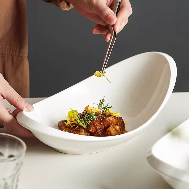 Đĩa sứ đựng món kiểu Phương Tây hình bầu dục cho nhà hàng khách sạn cao cấp