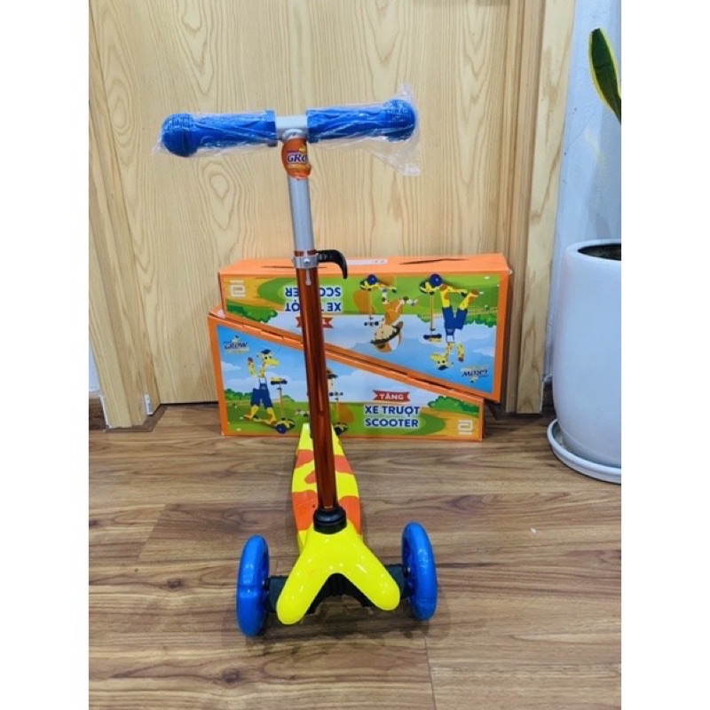 Xe trượt Scooter  3 bánh phát sáng (hkm pediasure &amp; grow)