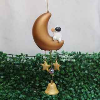 Chuông gió phi hành gia