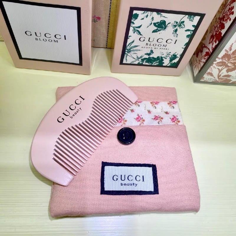 Set lược gỗ gucci beauty hồng đào