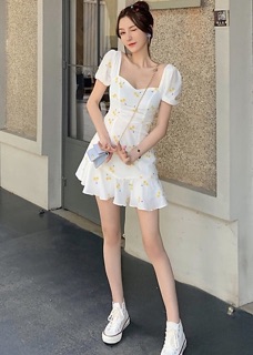 Đầm cherry vàng cúp ngực hàng VNXK