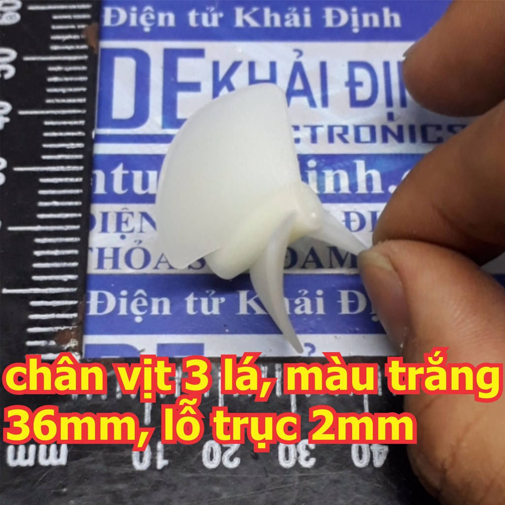 chân vịt tàu thủy mô hình 3 lá, 3 cánh màu trắng nhựa cứng (bộ 2 cánh thuận nghịch) 36mm, lỗ trục 2mm kde5485