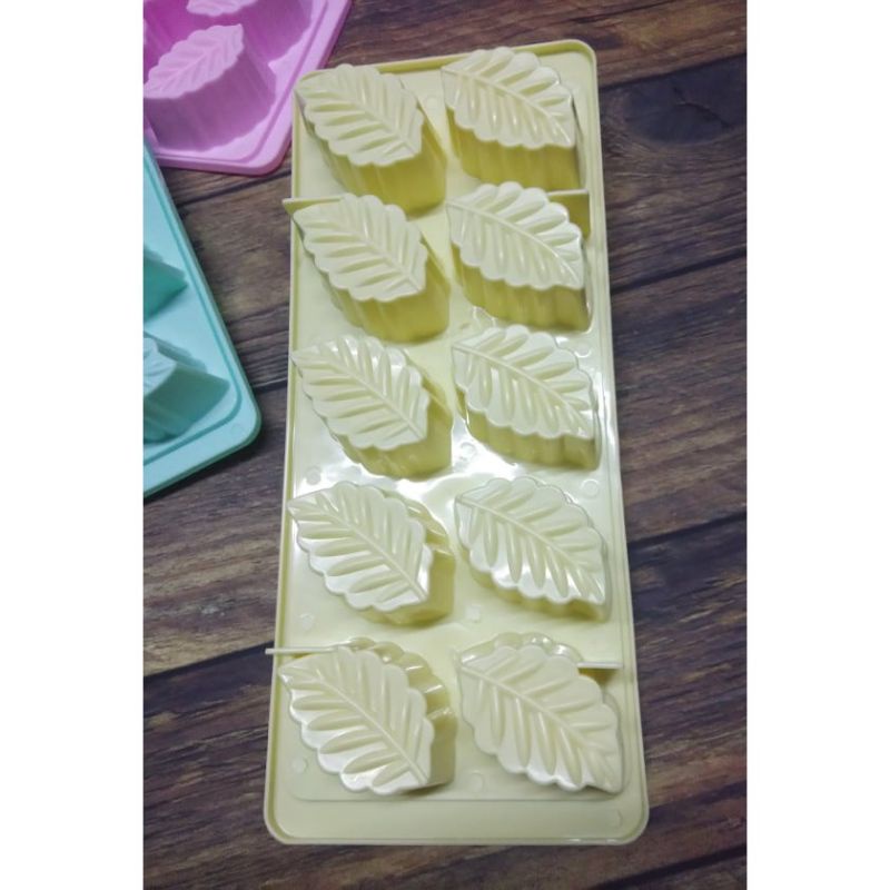 Combo 5 khay làm đá, làm rau câu hình chiếc lá nhựa Châu Hưng