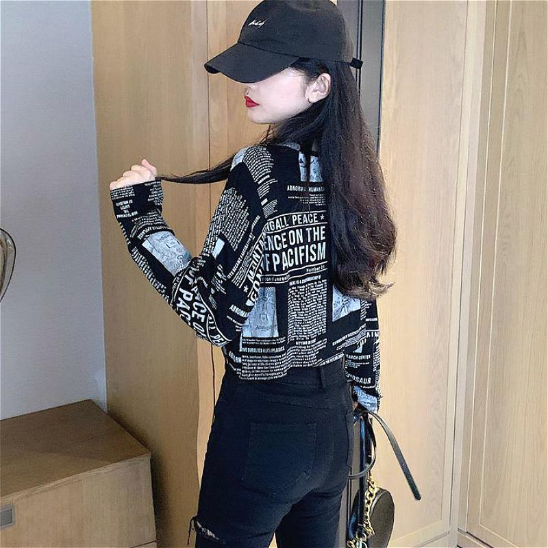 Áo Thun Nữ In Họa Tiết Tờ Báo Cá Tính