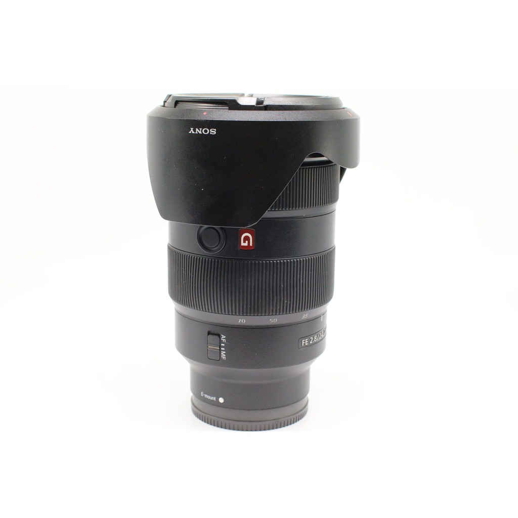 Ống kính Sony FE 24-70mm f/2.8 GM kèm hood