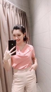 Áo lụa cổ đổ kèm hoa