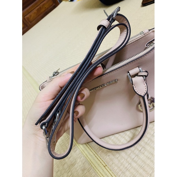 Pass túi Michael kors auth mới xách 2 lần