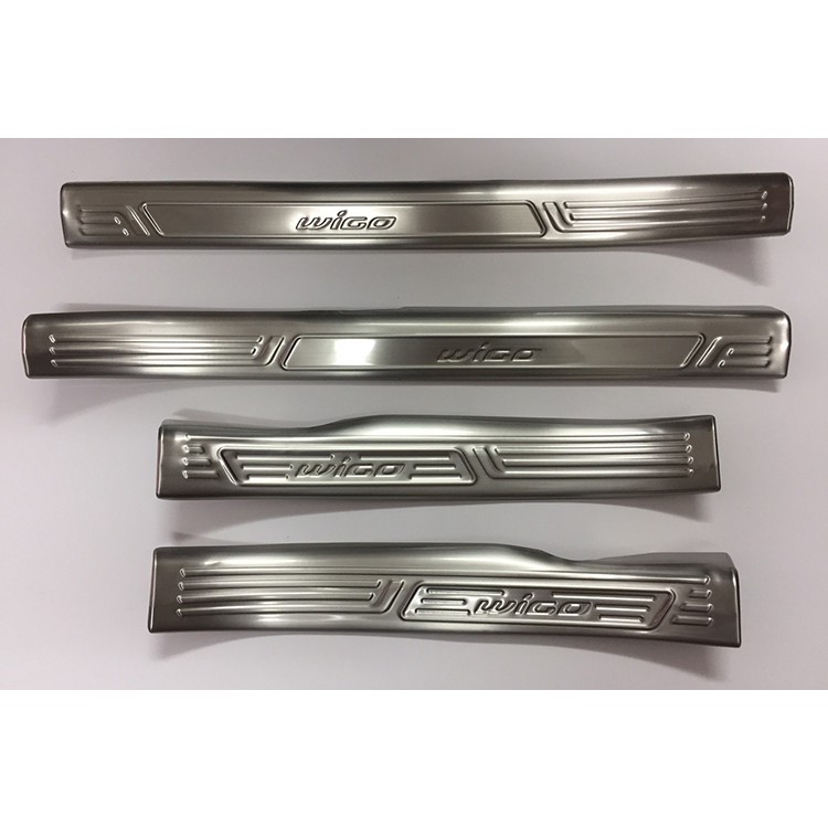Ốp Bậc Cửa Xe Toyota Wigo 2018 2019 2020 mẫu inox