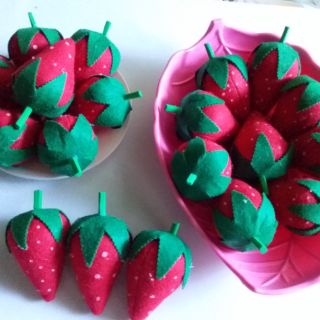 10 quả dâu tây nhồi bông(mầm non)