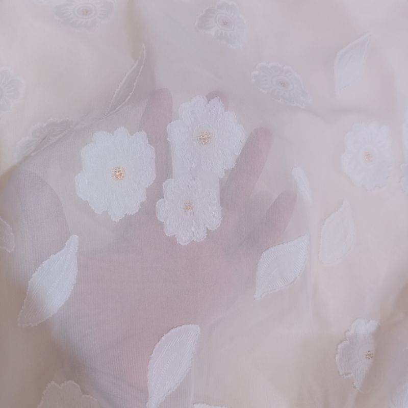 Sườn xám có sẵn cách tân uzaang hoa nổi đính Ngọc hở lưng hai lớp vô cùng nữ tính trung hoa