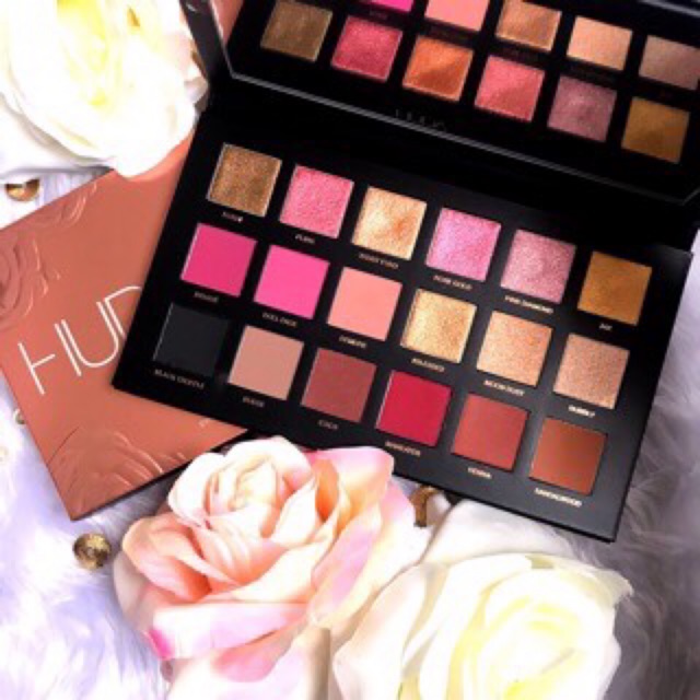 [ Hình thật ] Bảng mắt Rose Gold Remastered và Desert Dusk Eyeshadow Palette Huda Beauty