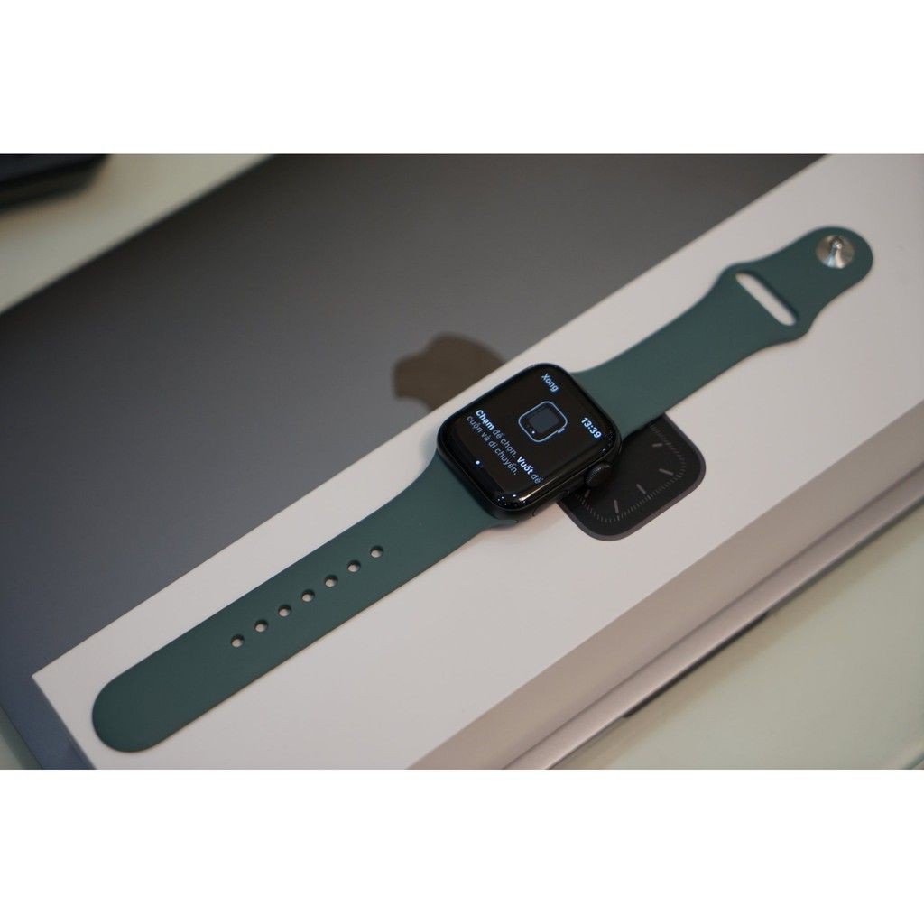 [Trả góp 0% LS] Đồng hồ thông minh Apple Watch Series 5 44mm GPS Gray Dây Green 