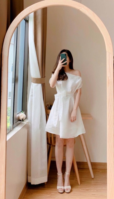 [Mã WASTMAY giảm 15% tối đa 30K đơn 150K] Đầm xoè lệch vai xốp thắt eo 2 màu | BigBuy360 - bigbuy360.vn