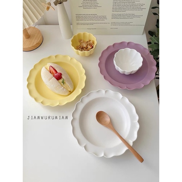 Đĩa sứ viền hoa màu pastel phong cách Hàn Quốc