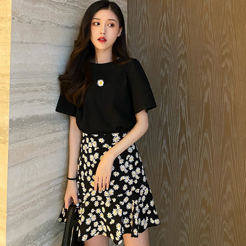 [Baywellfashion]Set Áo Thun Tay Ngắn In Hình Hoa Cúc + Chân Váy Ngắn Thời Trang Cho Nữ | BigBuy360 - bigbuy360.vn