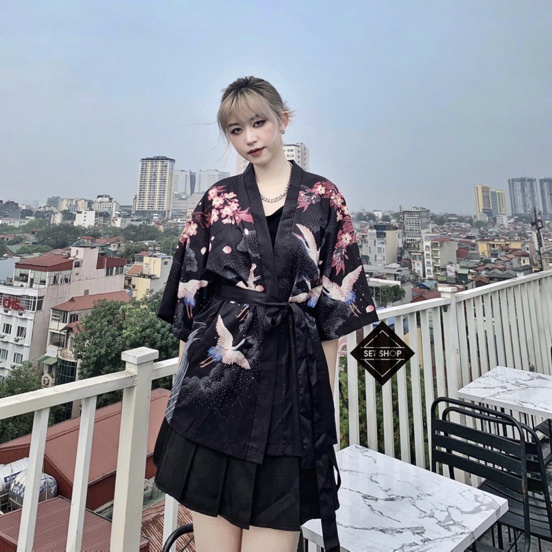 Áo kimono chim và hoa anh đào