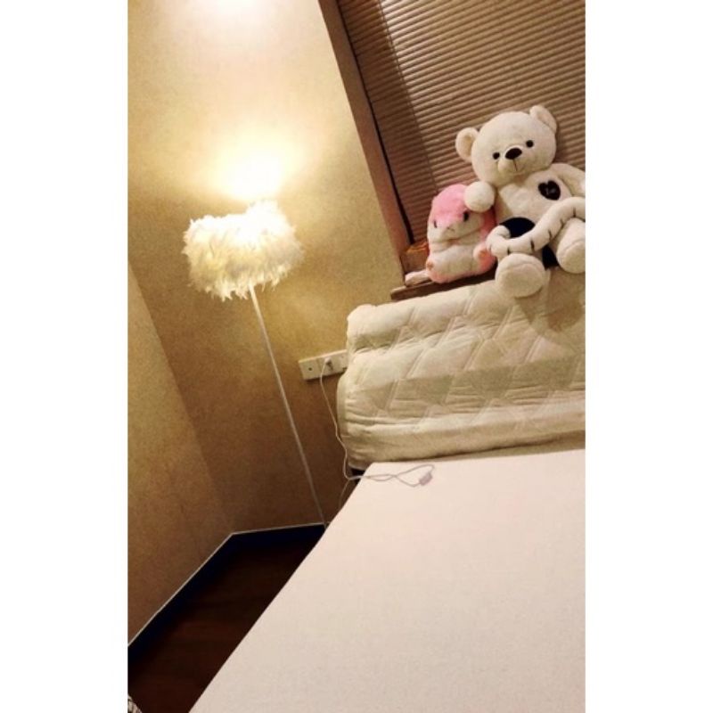 Đèn cây đứng lông vũ trang trí cao cấp