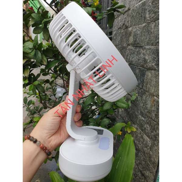 Quạt sạc Comet CRF1406