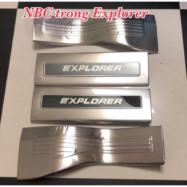 Ốp bậc trong Ford Explorer.