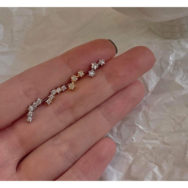 1 chiếc bông tai Thép y tế hoa lá đính đá