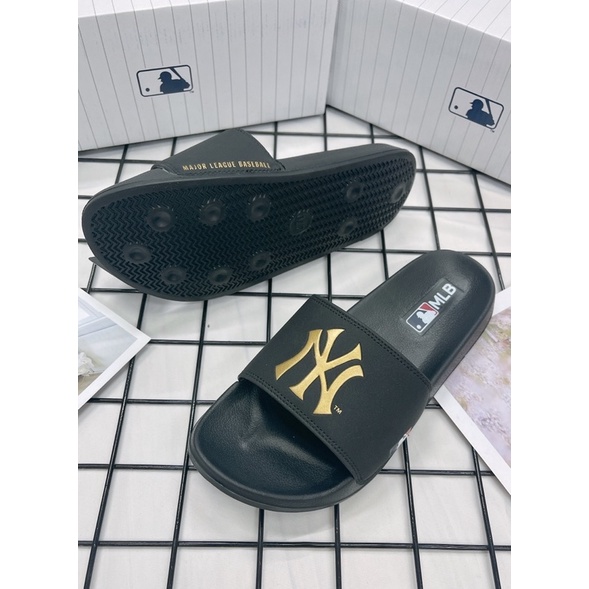 [CHÍNH HÃNG] DÉP MLB NỘI ĐỊA HÀN NY ĐEN LOGO VÀNG  - MLB CHÍNH HÃNG UNISEX NAM NỮ (HÀNG CÓ SẴN) - CÓ BILL MUA HÀNG