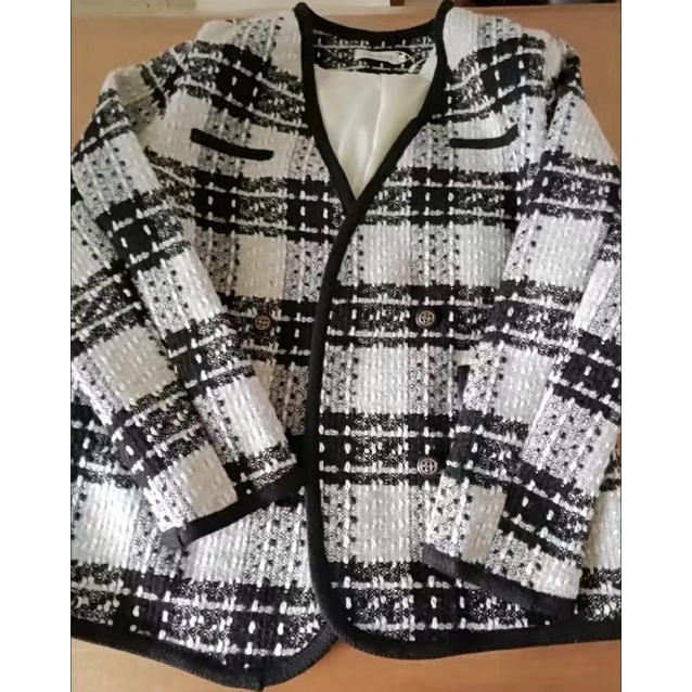 KHOÁC DẠ SỌC ĐEN TRẮNG TIỂU THƯ