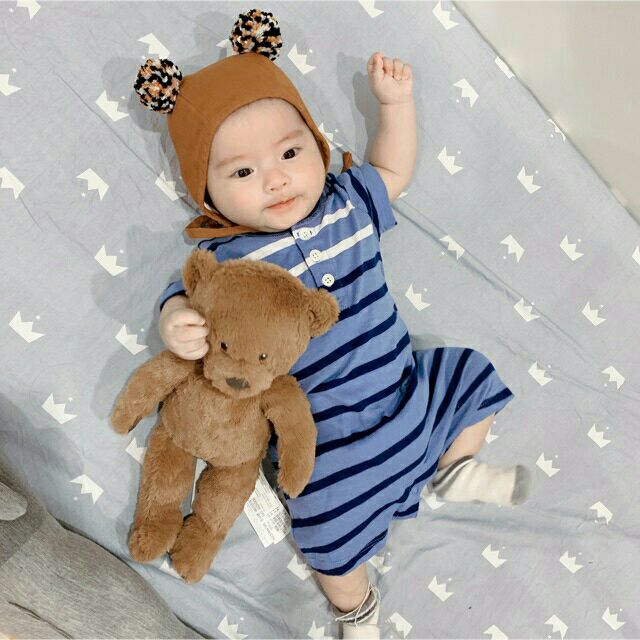 Body đùi bé trai sọc Carter