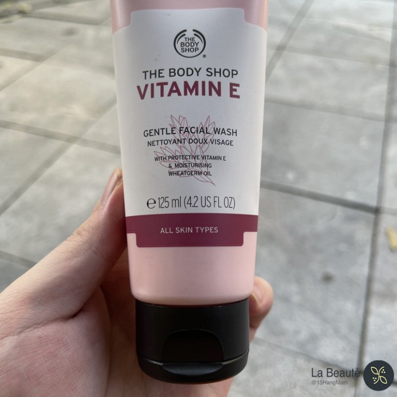 Sữa Rửa Mặt Làm Sạch Nhẹ Dịu - The Body Shop Vitamin E Gentle Facial Wash 125ml