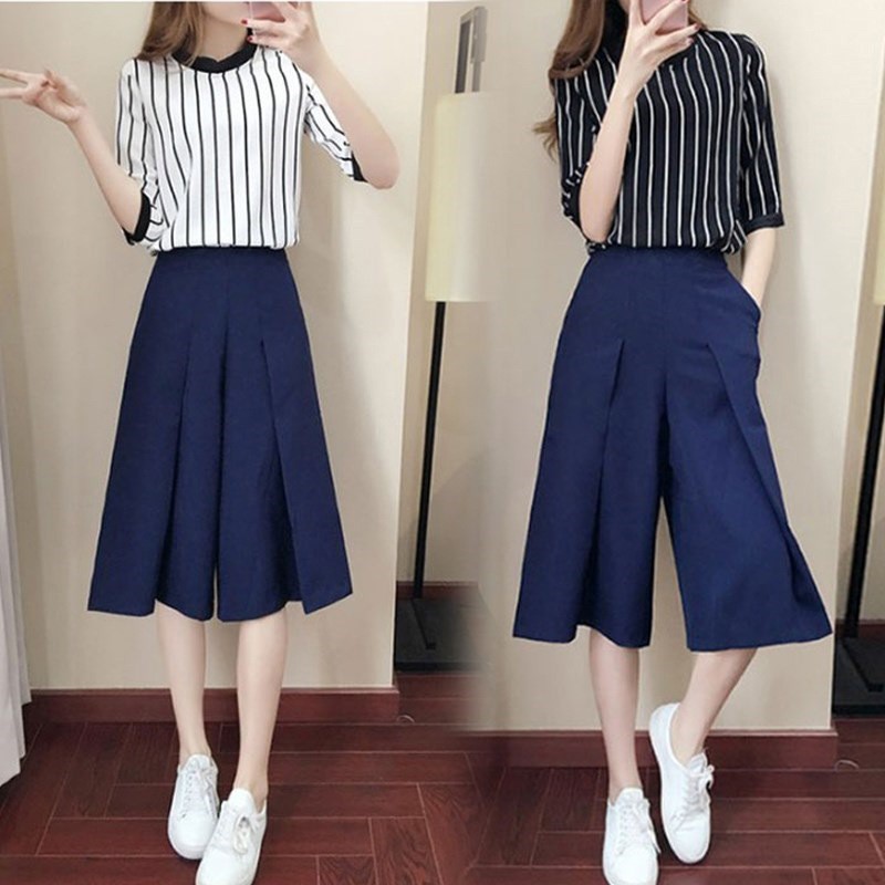 Set áo thun kẻ sọc và quần ống rộng kiểu Hàn Quốc cho nữ | BigBuy360 - bigbuy360.vn