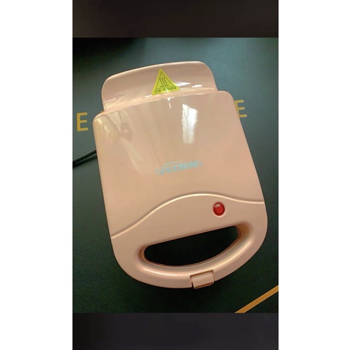 Máy làm bánh mì sandwich tiện dụng