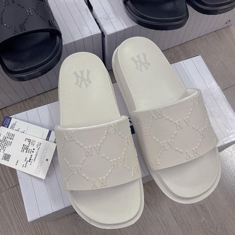Dép MLB Chunky Mound Dia Monogram New York Yankees 3Alpac123-50Whs Trắng Đen