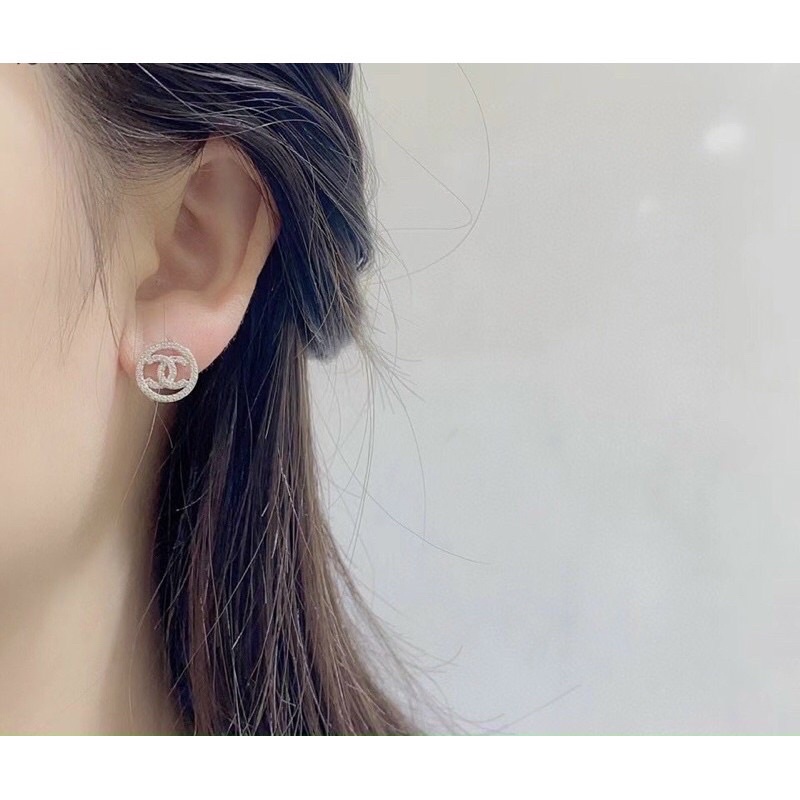 Bông tai hiệu tròn đính full đá mạ bạch kim sang trọng