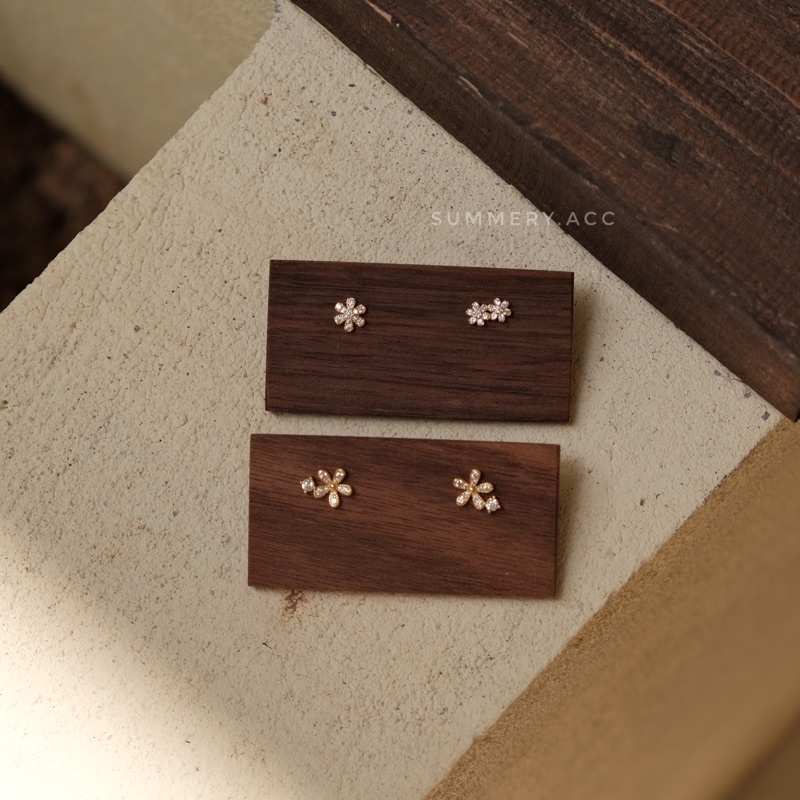 Khuyên tai bạc 925 SUMMERY hoa 5 cánh đính đá bông tai S925 mạ vàng