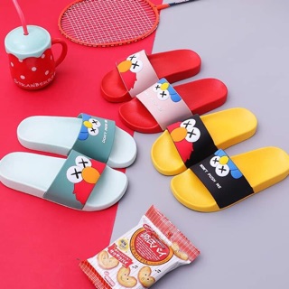 Dép Kaws cute dành cho cả nam và nữ