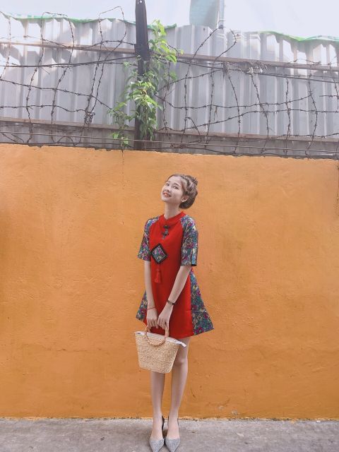 Áo dài cách tân phong cách, đầm đỏ sườn xám phối gấm hoa cao cấp | BigBuy360 - bigbuy360.vn