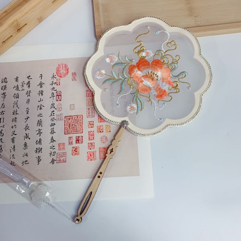 Quạt Tay Cầm Dài Thêu Họa Tiết Phối Tua Rua Phong Cách Cổ Điển Dùng Làm Đạo Cụ Chụp Ảnh
