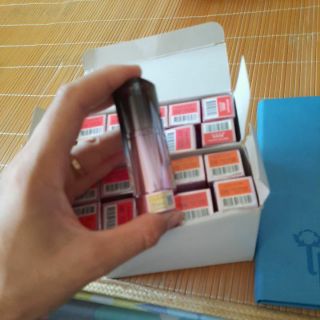 Son embisu dưỡng có màu hàng công ty