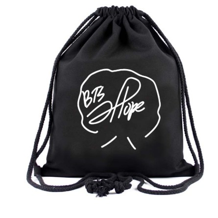 Túi rút màu đen kèm chữ ký của thành viên BTS