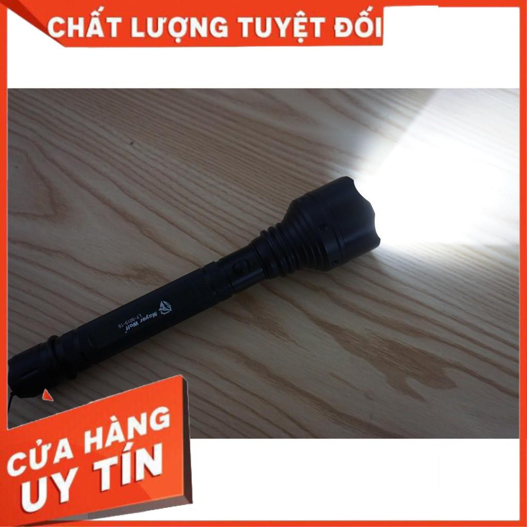 Đèn pin siêu sáng, Đèn pin police  LY S015 chống thấm nước, sản xuất theo tiêu chuẩn quân đội Mỹ độ sáng lên đến 2200Lm