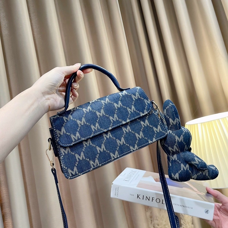 Túi xách kèm gấu xinh xắn