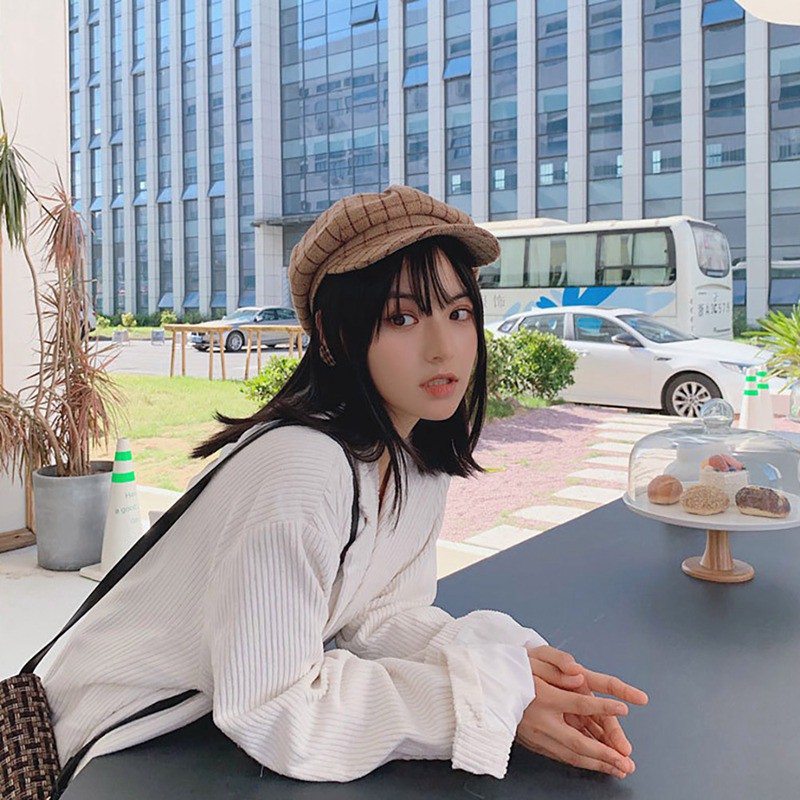 Nón beret họa tiết ca rô phong cách retro dễ phối đồ