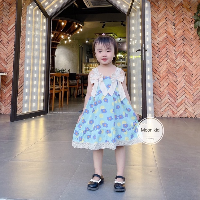 Váy hoa ren 2 dây đính nơ trước ngực bé gái 8-20kg