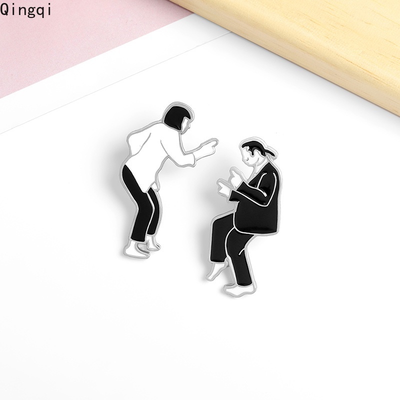 Ghim cài áo Miss Zoe hình vũ công múa quay phim