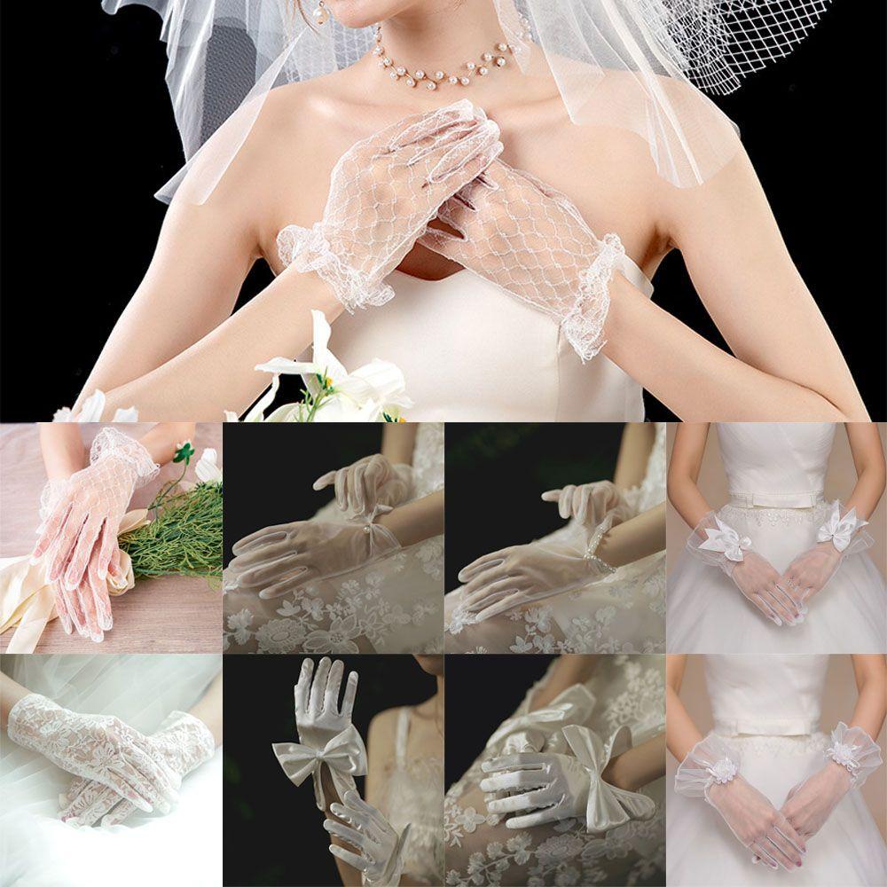 1 Đôi Găng Tay Ren Dùng Để Hóa Trang Cho Cô Dâu