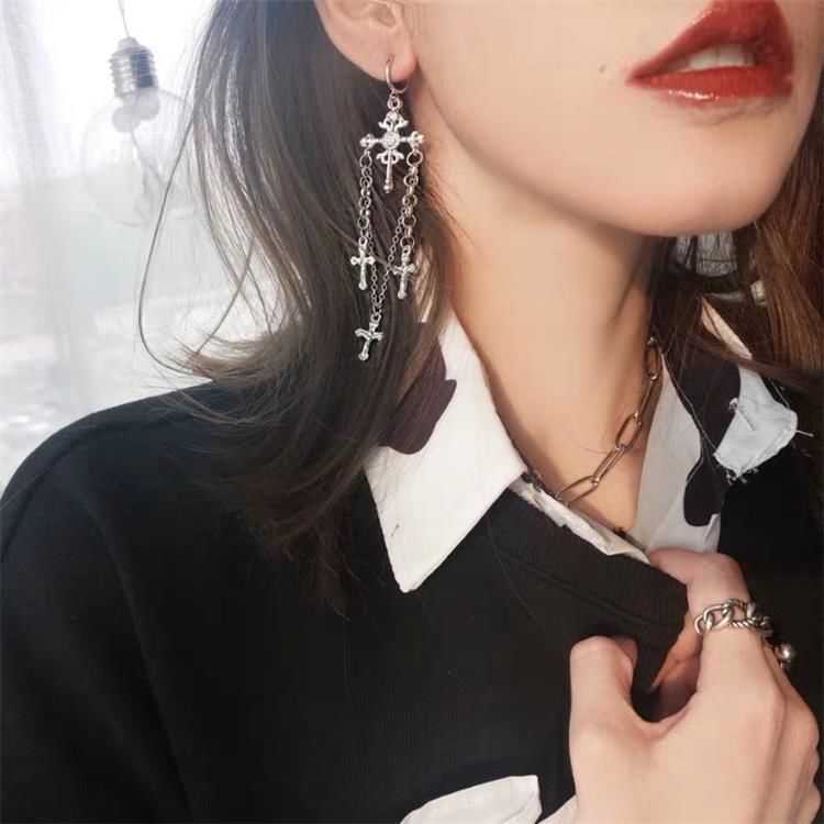 Bông tai kim loại dáng dài đính đá nhiều lớp sang trọng